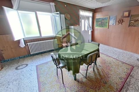 Se vende amplia cassa en Santaballa, Vilalba, con opcion a cafeteria en el bajo
