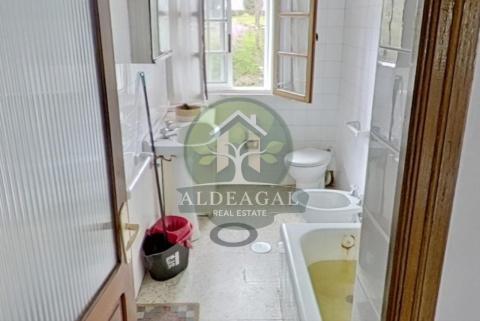 Se vende amplia cassa en Santaballa, Vilalba, con opcion a cafeteria en el bajo
